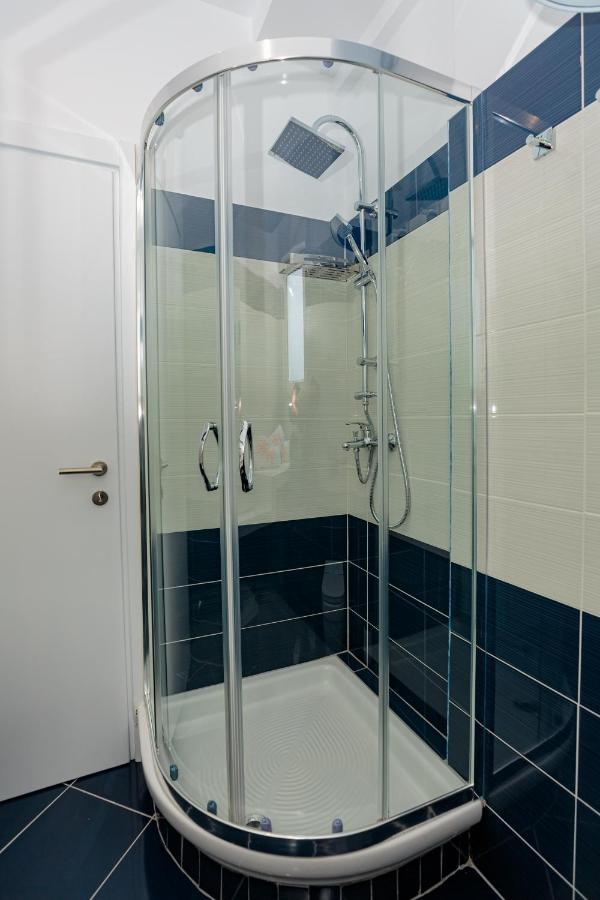 Holiday House Solemare Orikum Bagian luar foto